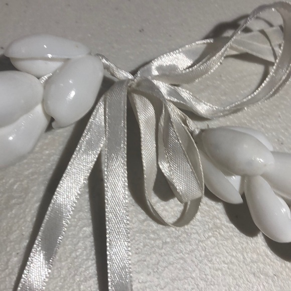 NWOT Extra Large Shells &Kukui Nuts Necklace - Picture 4 of 4